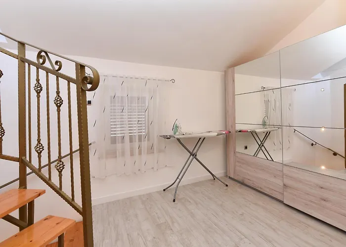 Old Town 2312 아파트 보드냔